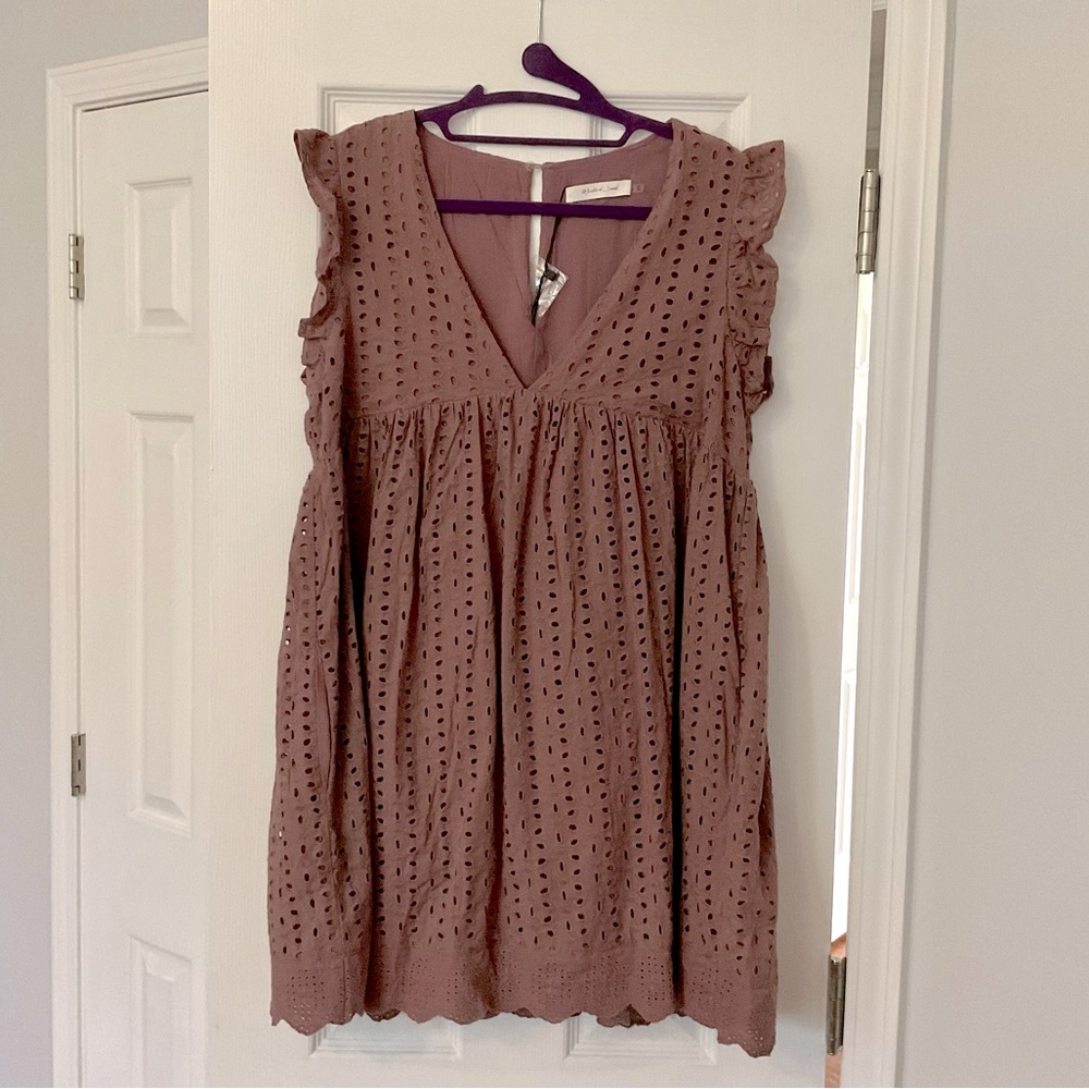 NWT Mauve eyelet mini romper - Size Large